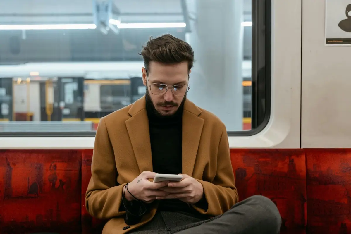How to Switch Between eSIM Profiles on iPhone and Android